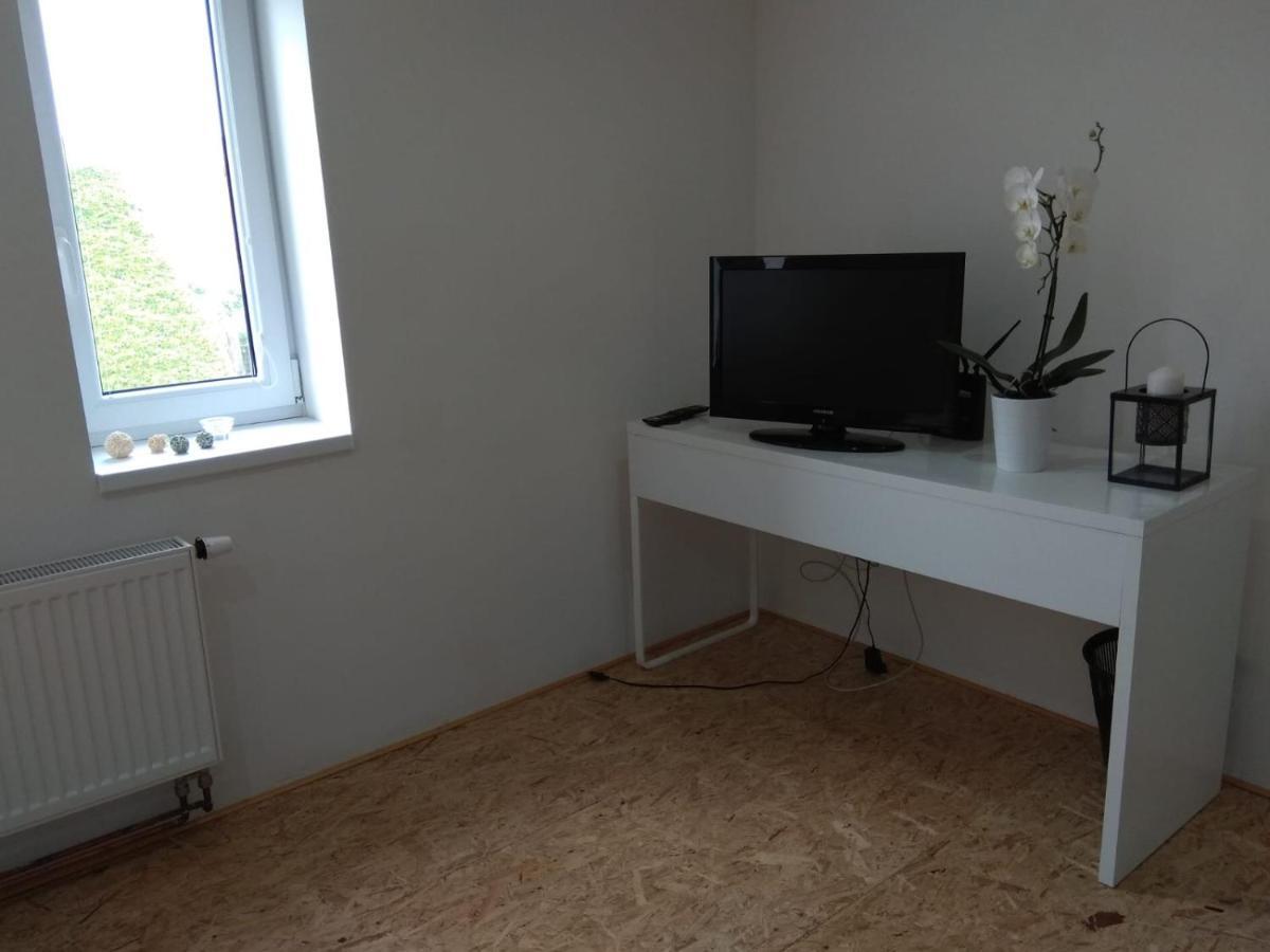 Veselí nad Moravou Apartmany U Splavu מראה חיצוני תמונה